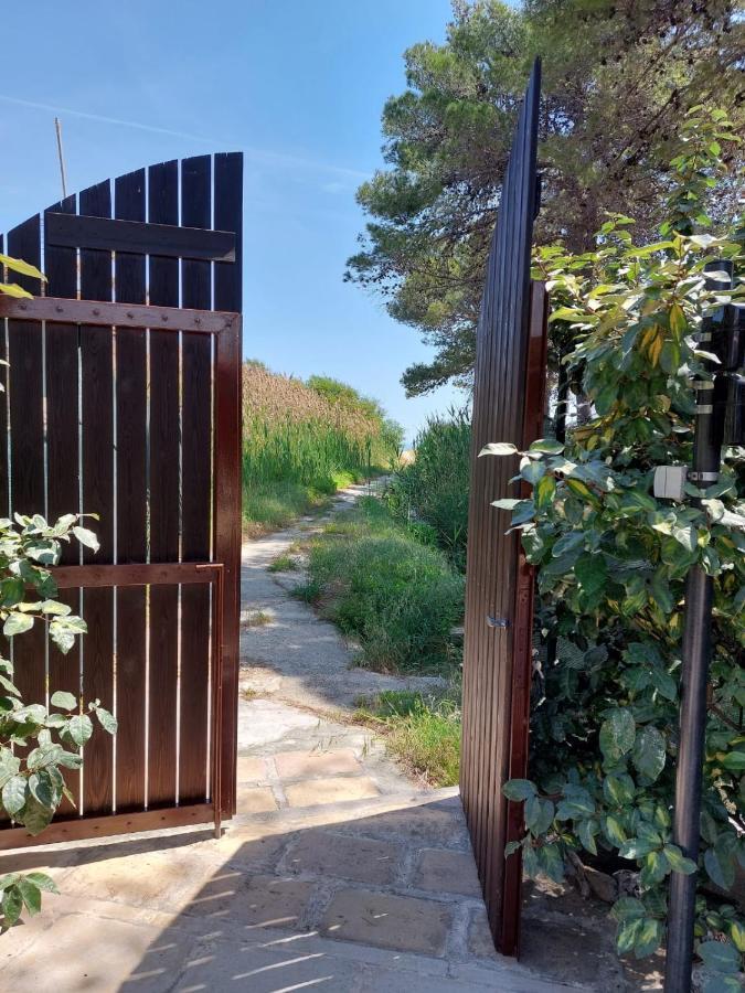 La Dimora In Riva Al Mare Hotel Весте Екстериор снимка